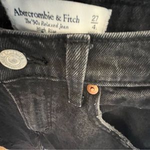 Abercrombie & Fitch The 90s Relaxed Jean High Rise